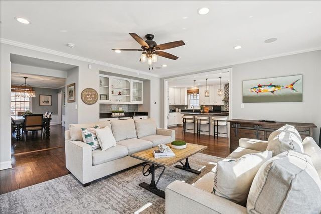 661 Greenview Place, Lake Forest, IL 60045