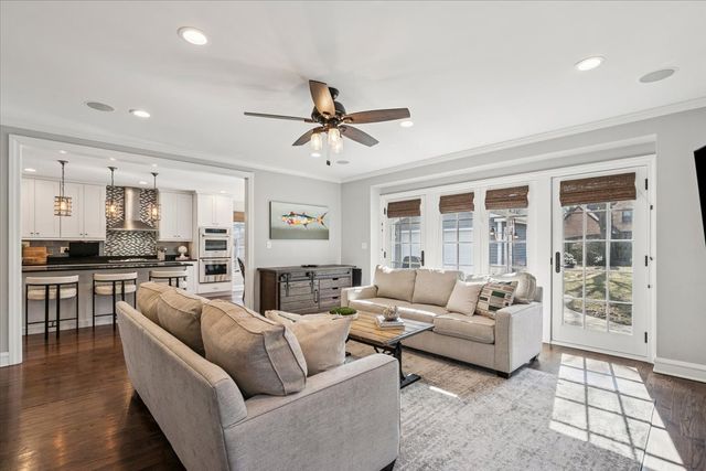 661 Greenview Place, Lake Forest, IL 60045