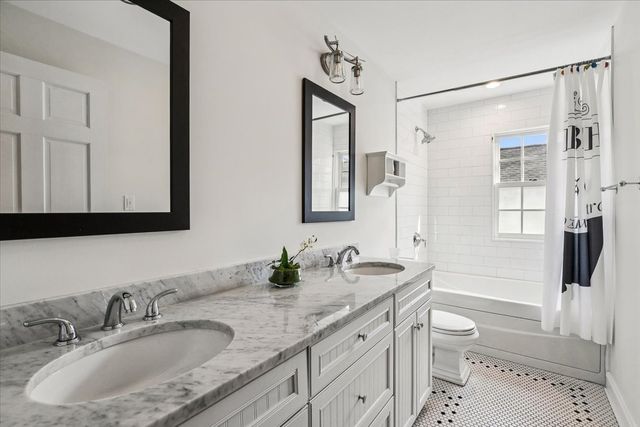 661 Greenview Place, Lake Forest, IL 60045