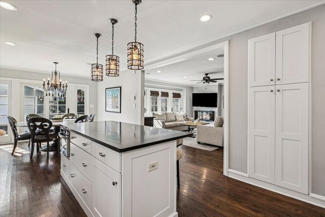 661 Greenview Place, Lake Forest, IL 60045