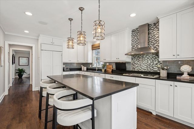 661 Greenview Place, Lake Forest, IL 60045