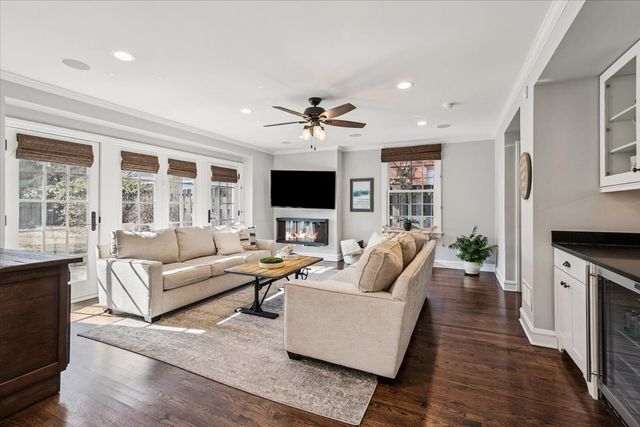 661 Greenview Place, Lake Forest, IL 60045