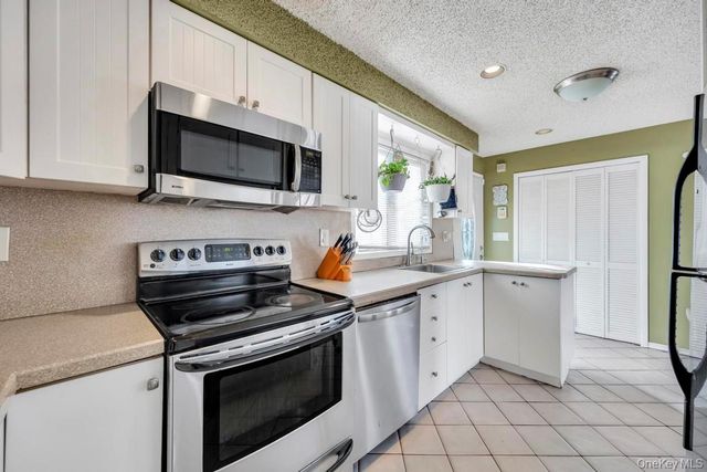 80 Parkway Boulevard, Ronkonkoma, NY 11779