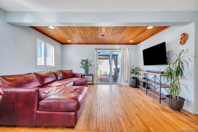 80 Parkway Boulevard, Ronkonkoma, NY 11779