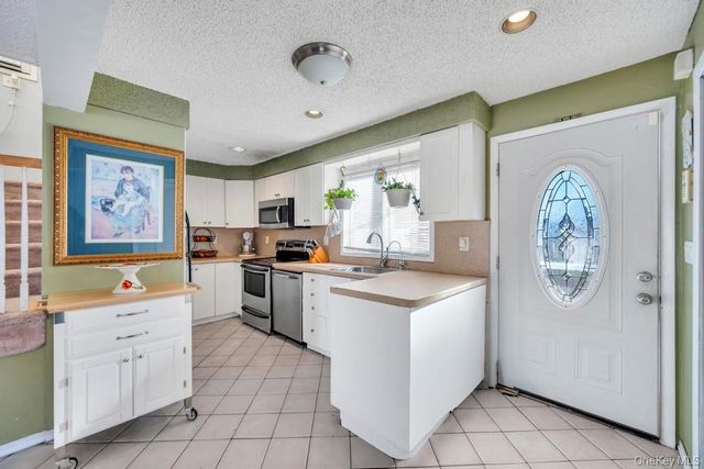 80 Parkway Boulevard, Ronkonkoma, NY 11779