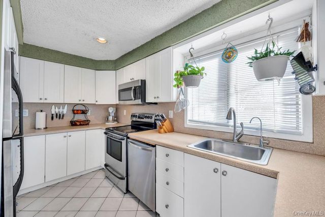 80 Parkway Boulevard, Ronkonkoma, NY 11779