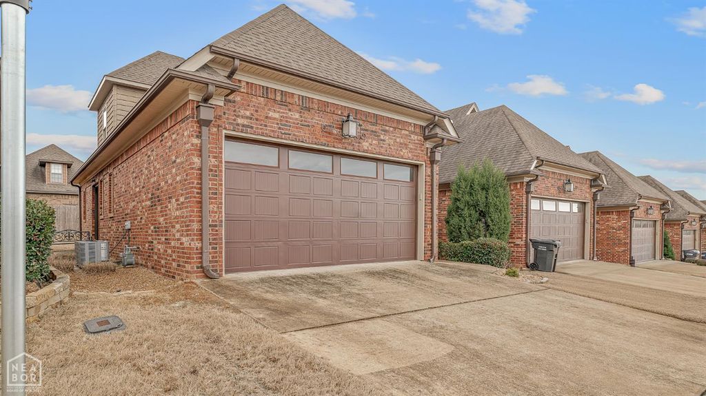 2832 Village Meadow Cove, Jonesboro, AR 72405