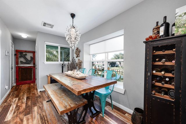 325 Ling Street, Bayou Vista, TX 77563