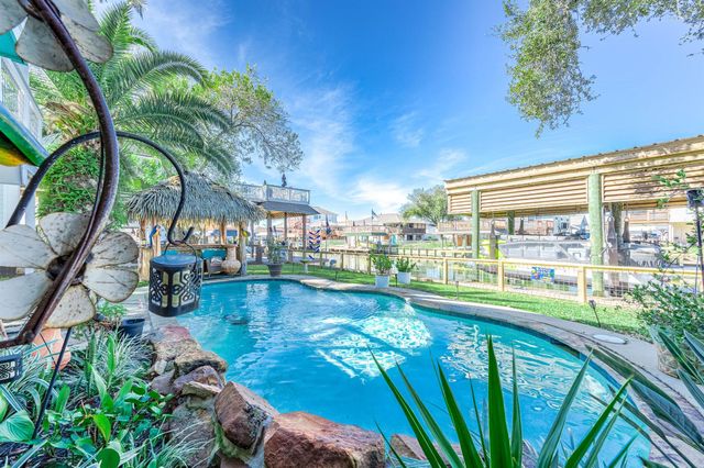 325 Ling Street, Bayou Vista, TX 77563