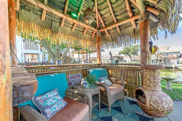 325 Ling Street, Bayou Vista, TX 77563