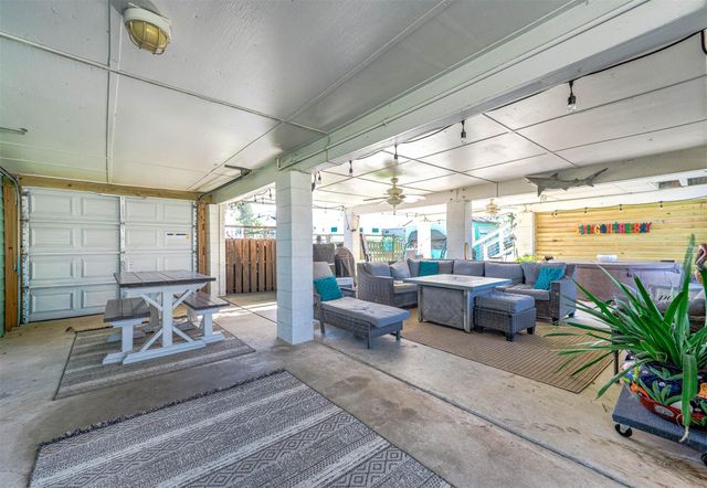 325 Ling Street, Bayou Vista, TX 77563