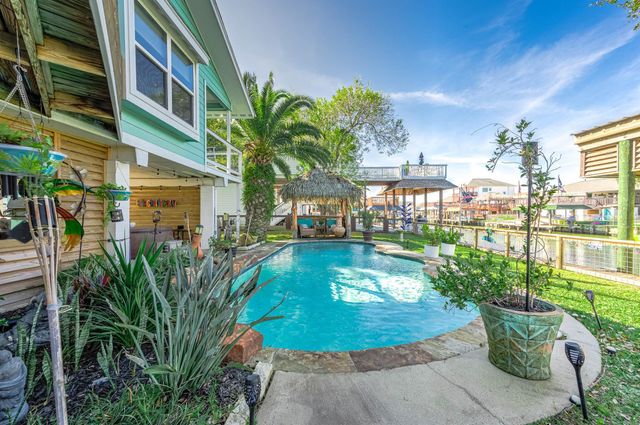 325 Ling Street, Bayou Vista, TX 77563