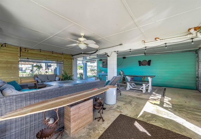 325 Ling Street, Bayou Vista, TX 77563