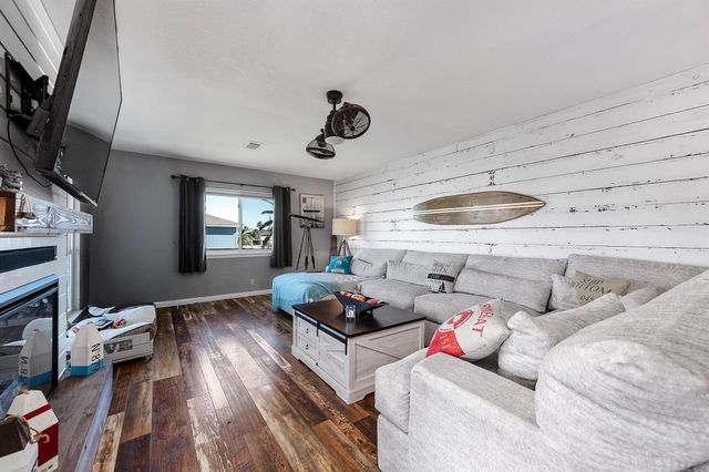 325 Ling Street, Bayou Vista, TX 77563