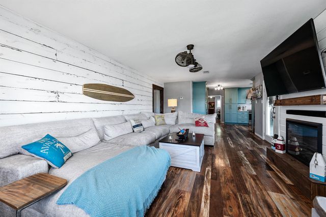 325 Ling Street, Bayou Vista, TX 77563