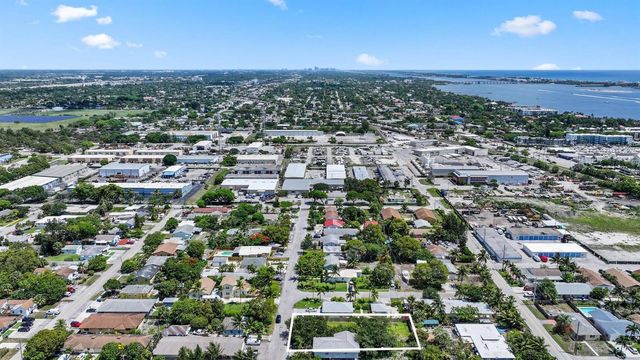 614 N 5th Street, Lantana, FL 33462