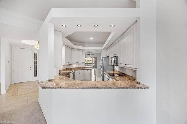 1840 Les Chateaux BLVD 302, Naples, FL 34109