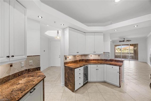1840 Les Chateaux BLVD 302, Naples, FL 34109