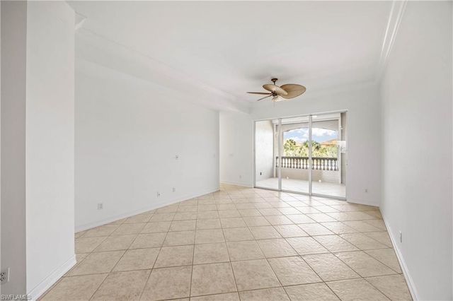 1840 Les Chateaux BLVD 302, Naples, FL 34109