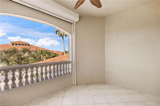 1840 Les Chateaux BLVD 302, Naples, FL 34109
