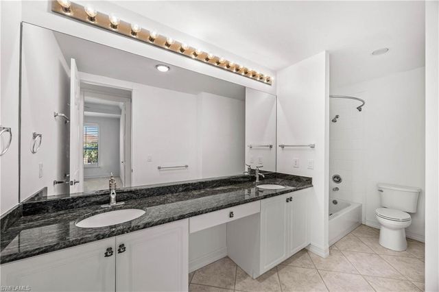 1840 Les Chateaux BLVD 302, Naples, FL 34109