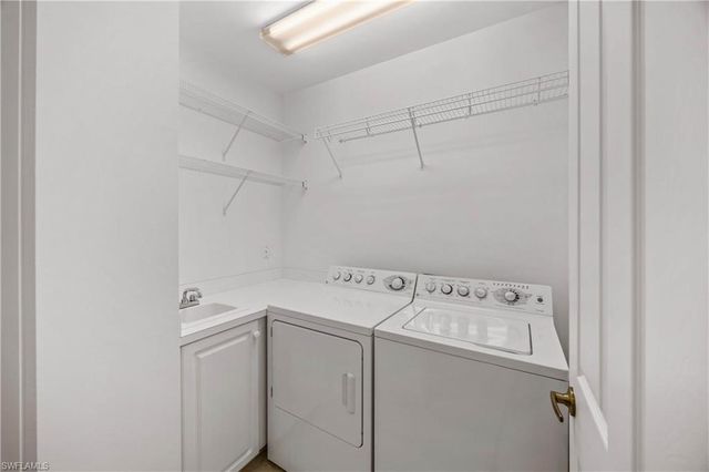 1840 Les Chateaux BLVD 302, Naples, FL 34109