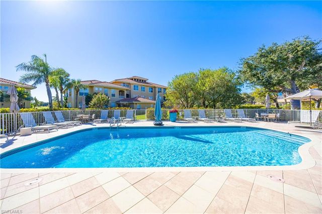 1840 Les Chateaux BLVD 302, Naples, FL 34109