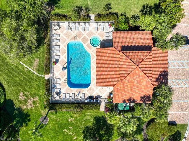1840 Les Chateaux BLVD 302, Naples, FL 34109