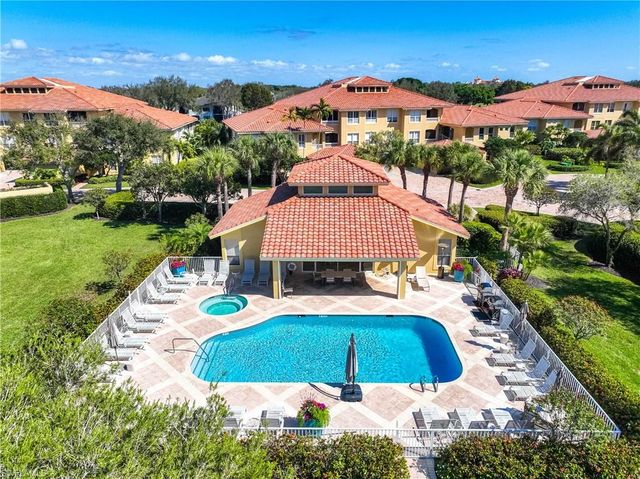 1840 Les Chateaux BLVD 302, Naples, FL 34109