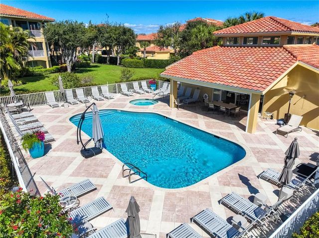 1840 Les Chateaux BLVD 302, Naples, FL 34109