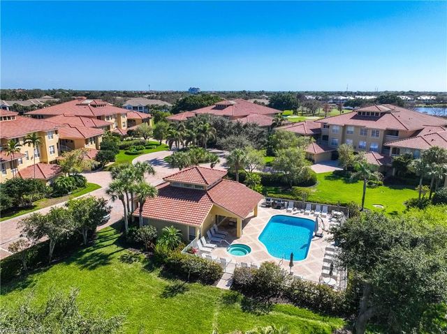 1840 Les Chateaux BLVD 302, Naples, FL 34109