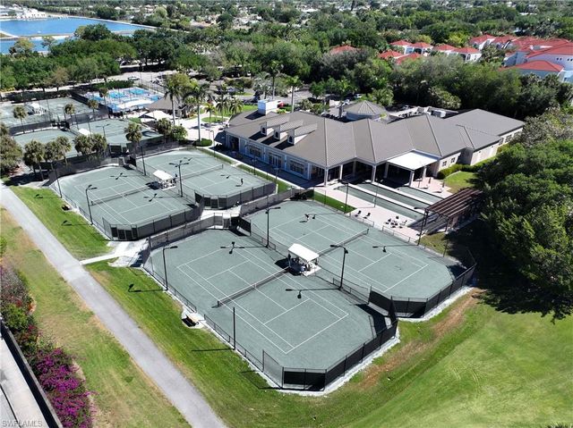 1840 Les Chateaux BLVD 302, Naples, FL 34109