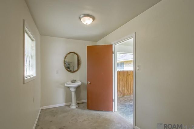 31833 Lawrence St, Denham Springs, LA 70726