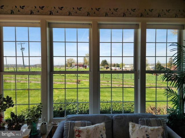 1043 SPRING VALLEY RD, Quarryville, PA 17566