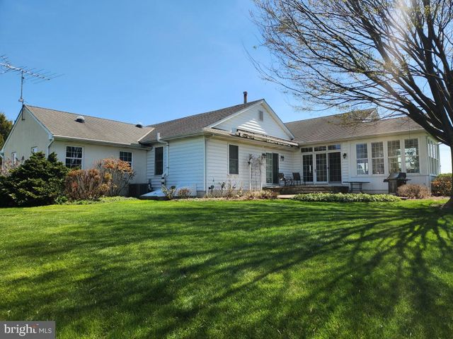 1043 SPRING VALLEY RD, Quarryville, PA 17566