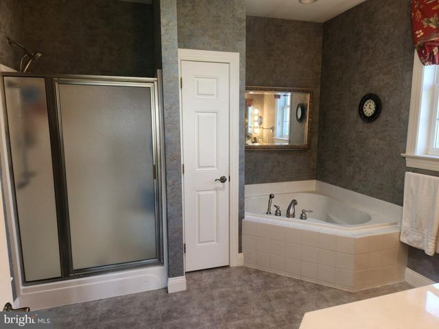 1043 SPRING VALLEY RD, Quarryville, PA 17566