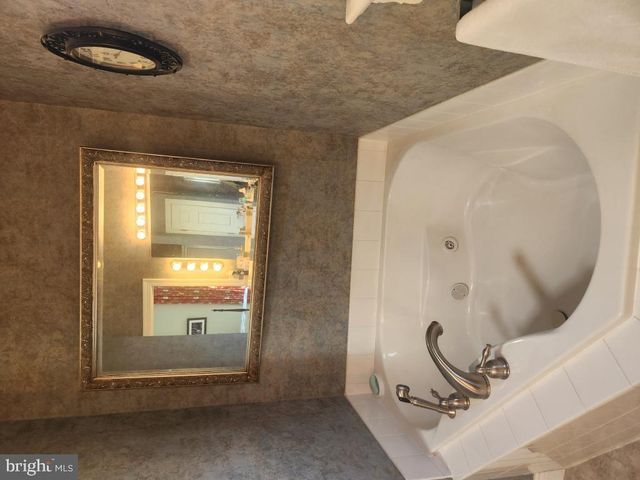 1043 SPRING VALLEY RD, Quarryville, PA 17566