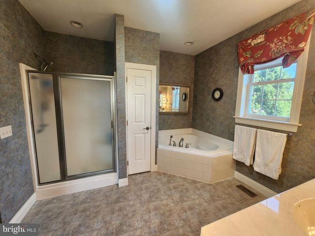 1043 SPRING VALLEY RD, Quarryville, PA 17566