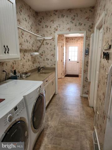 1043 SPRING VALLEY RD, Quarryville, PA 17566