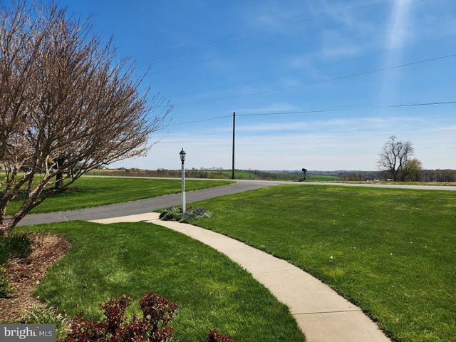 1043 SPRING VALLEY RD, Quarryville, PA 17566
