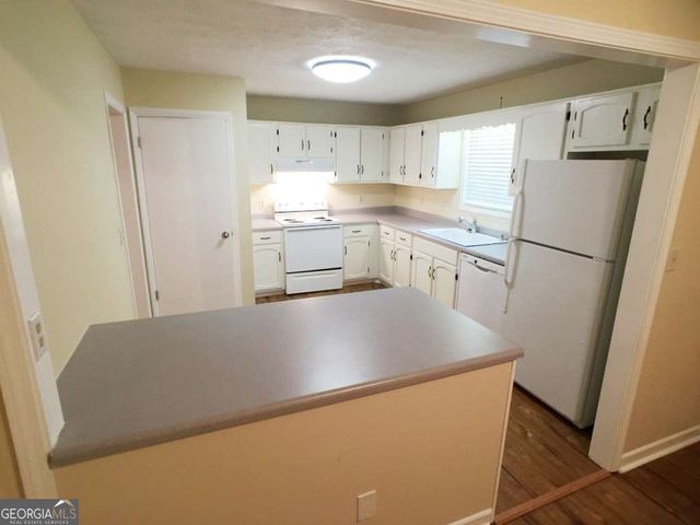 5040 Woodland Drive NW, Kennesaw, GA 30152