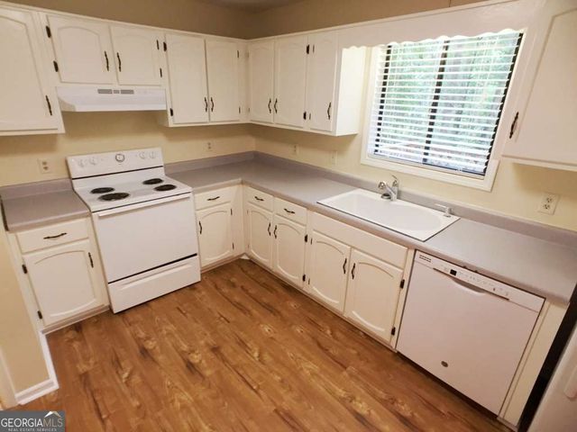 5040 Woodland Drive NW, Kennesaw, GA 30152