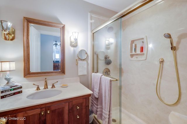 2590 Rue Palafox, Biloxi, MS 39531