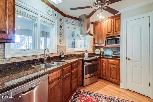 2590 Rue Palafox, Biloxi, MS 39531