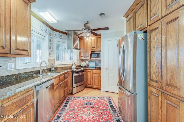 2590 Rue Palafox, Biloxi, MS 39531