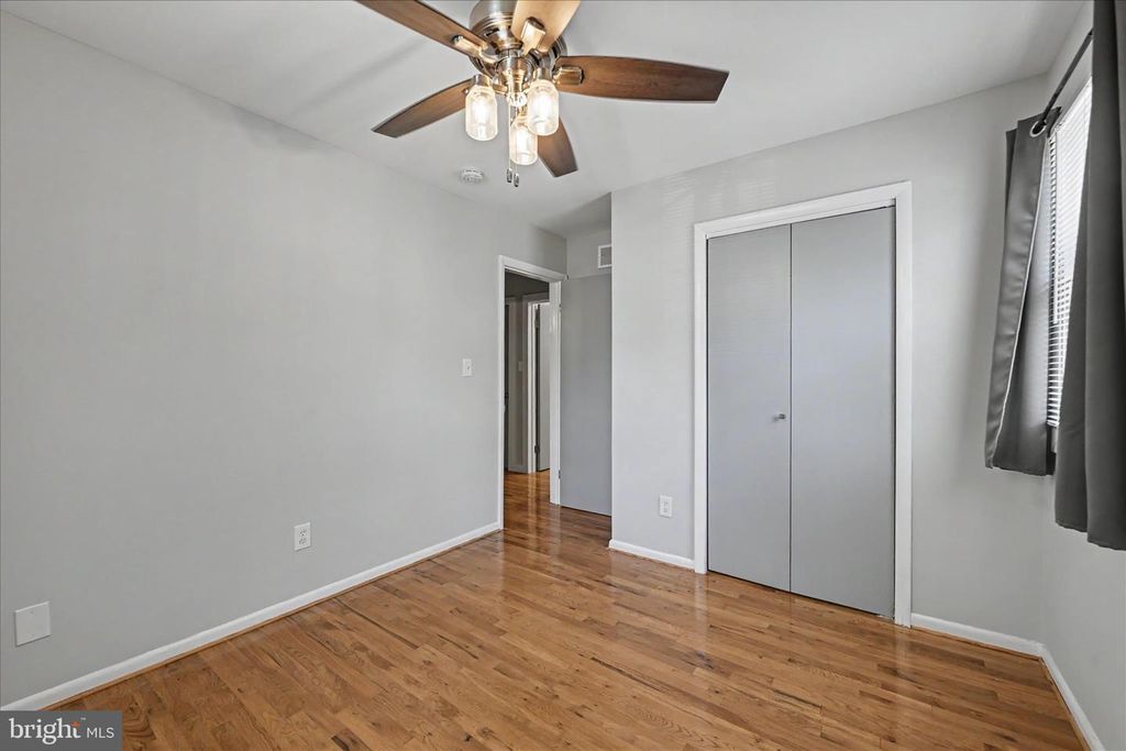 Image 15 of property listing at 401 GROVE RIDGE CT, Linthicum Heights, MD 21090