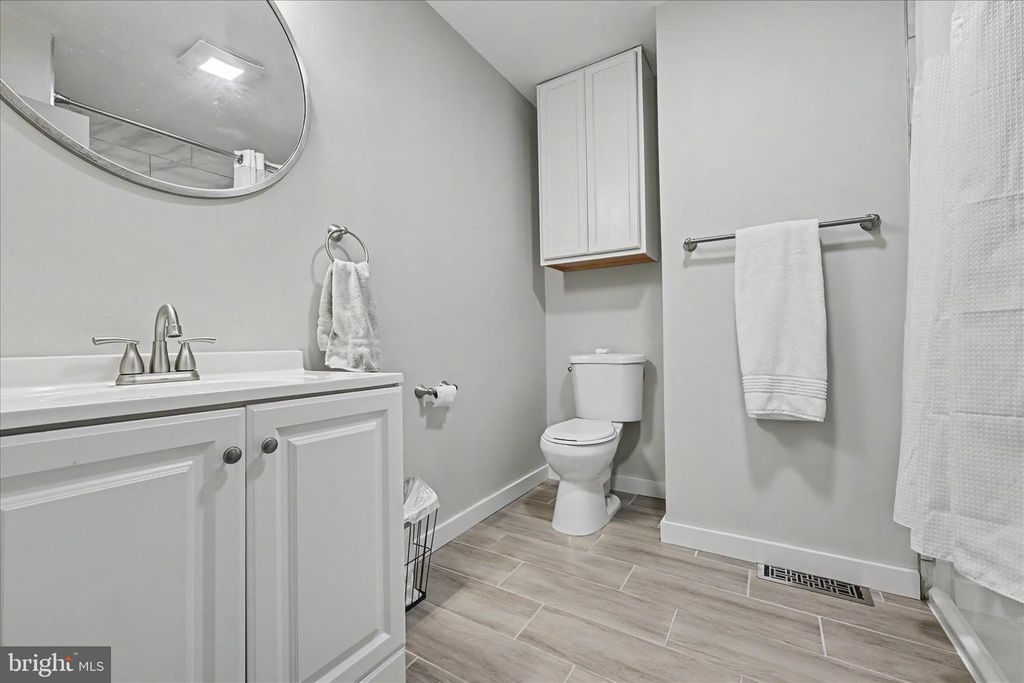 Image 19 of property listing at 401 GROVE RIDGE CT, Linthicum Heights, MD 21090