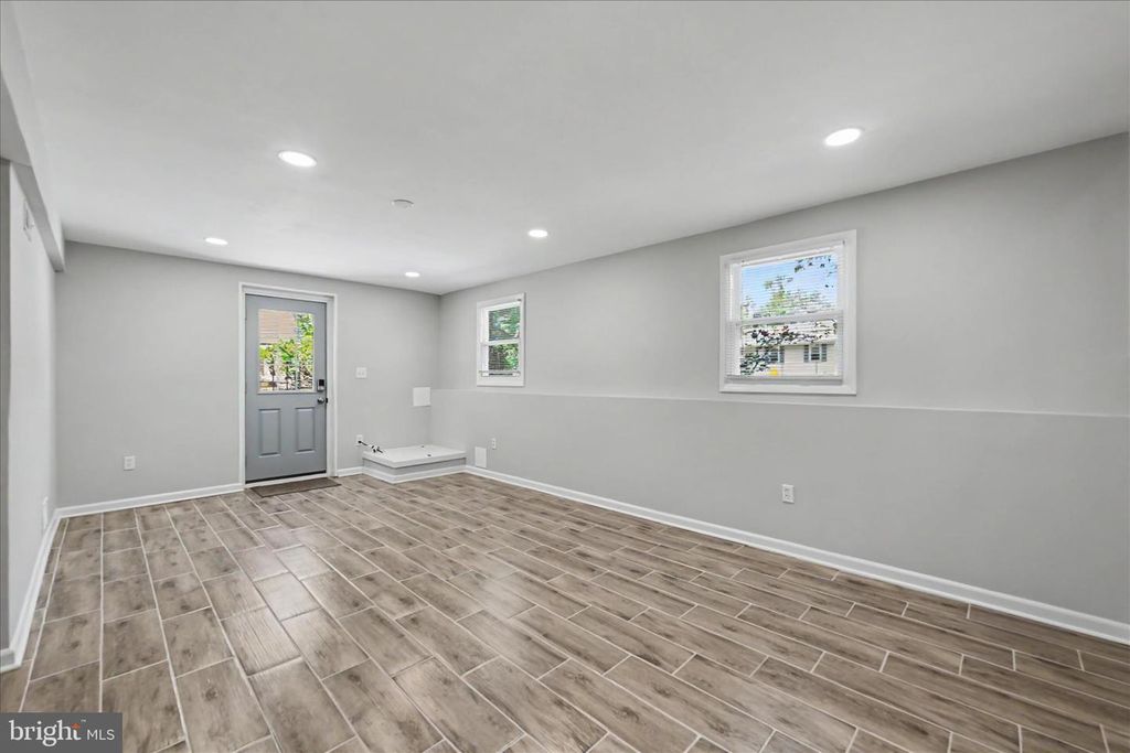 Image 22 of property listing at 401 GROVE RIDGE CT, Linthicum Heights, MD 21090