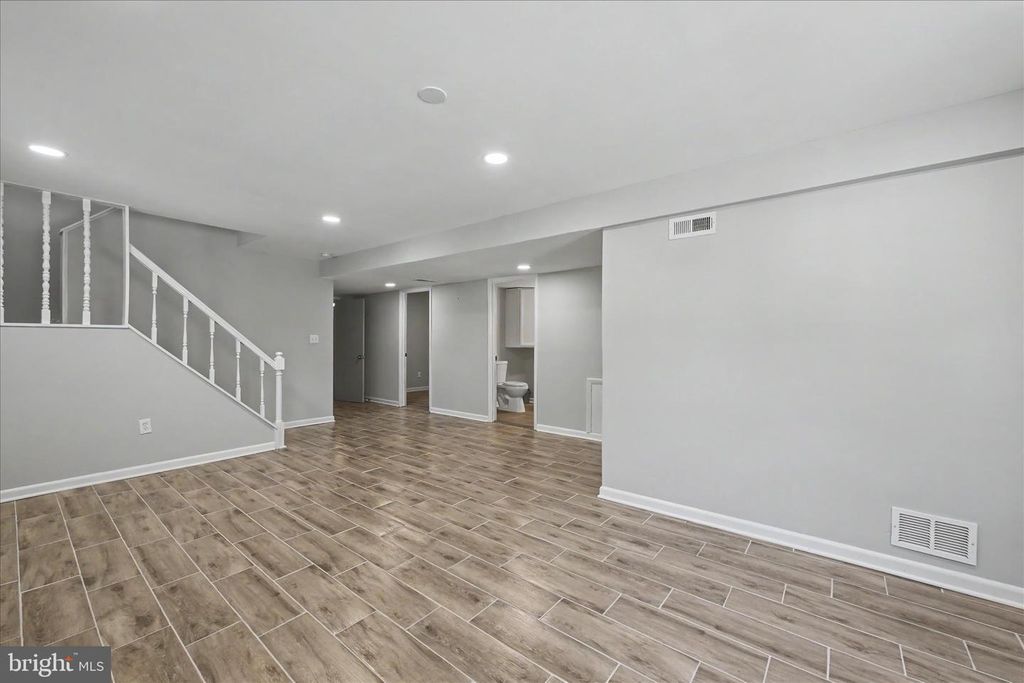 Image 23 of property listing at 401 GROVE RIDGE CT, Linthicum Heights, MD 21090