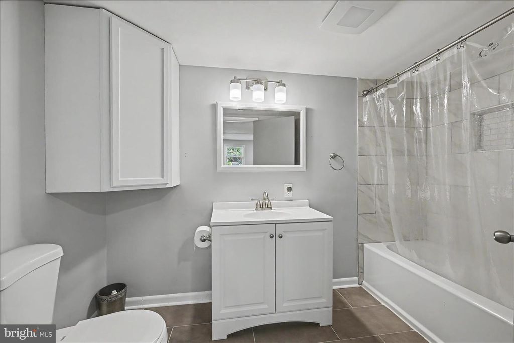 Image 25 of property listing at 401 GROVE RIDGE CT, Linthicum Heights, MD 21090